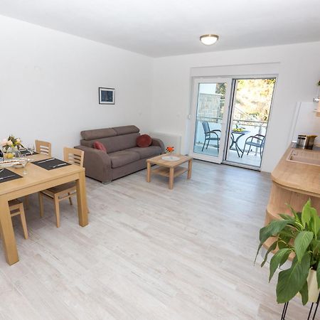 Apartmani Villa Paulo Starigrad Paklenica Rom bilde