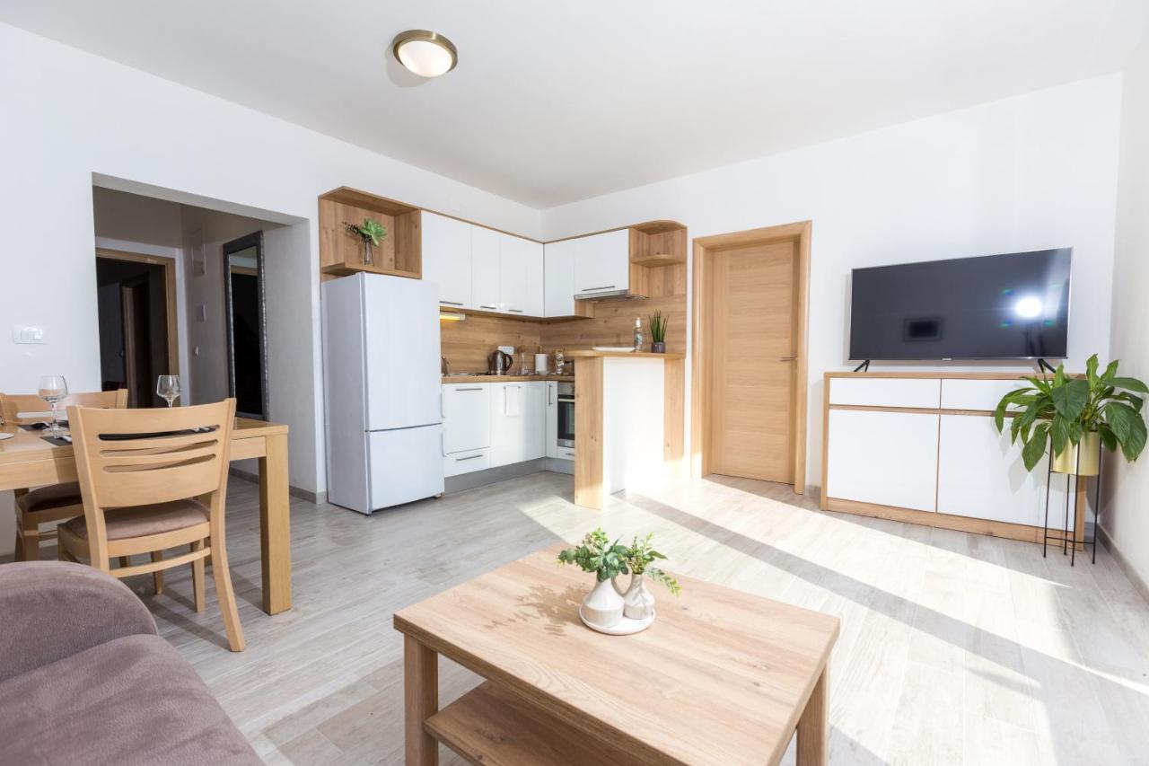 Apartmani Villa Paulo Starigrad Paklenica Eksteriør bilde
