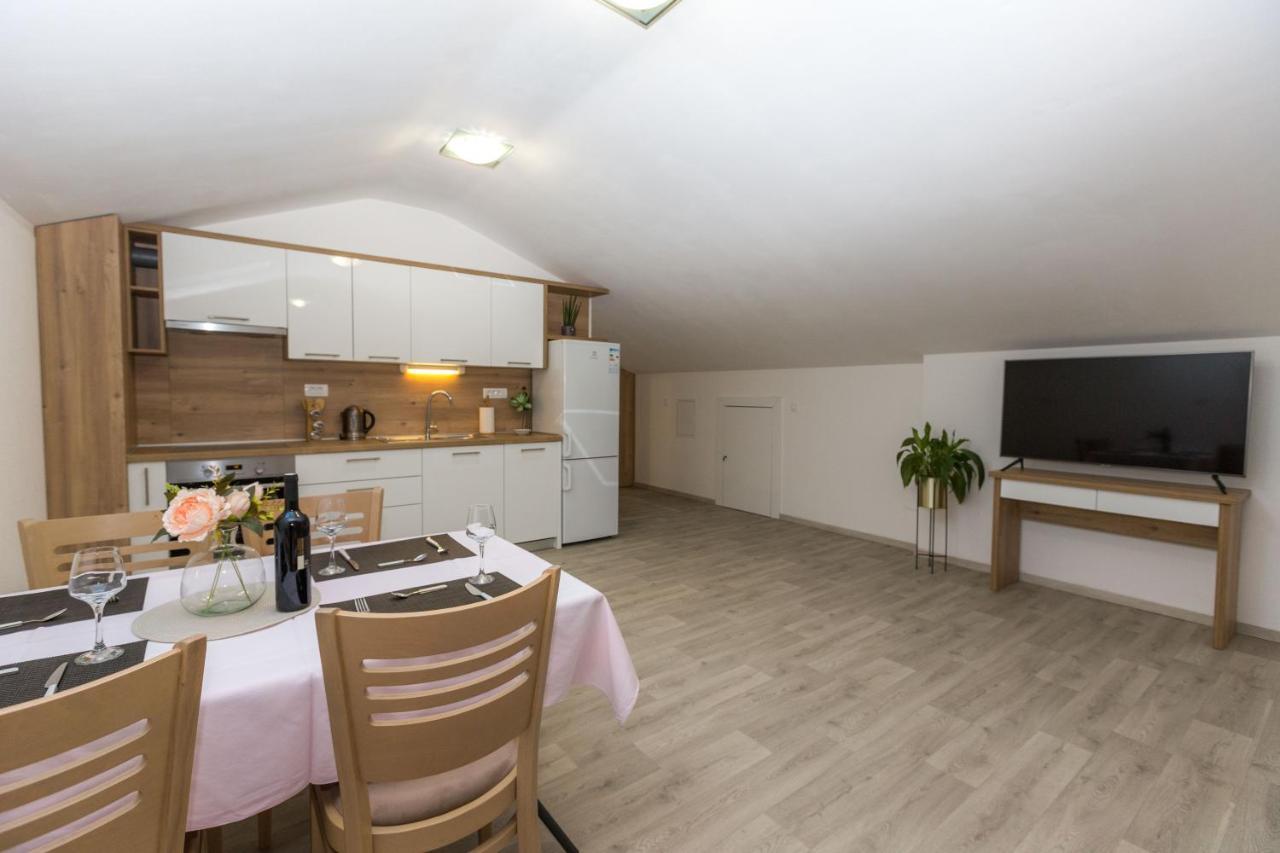 Apartmani Villa Paulo Starigrad Paklenica Eksteriør bilde