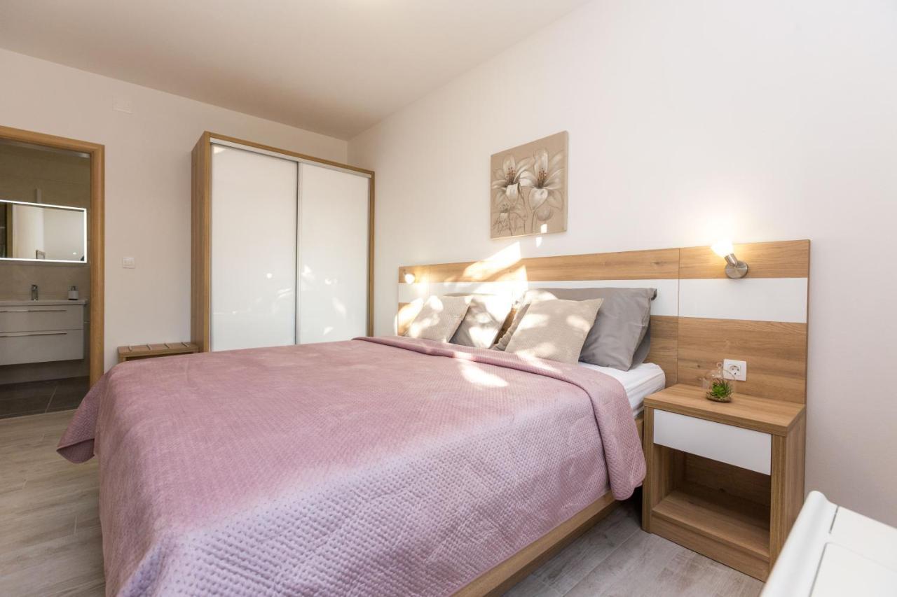 Apartmani Villa Paulo Starigrad Paklenica Eksteriør bilde