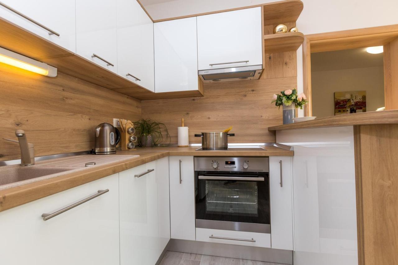 Apartmani Villa Paulo Starigrad Paklenica Eksteriør bilde