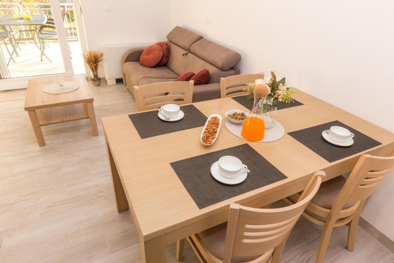 Apartmani Villa Paulo Starigrad Paklenica Eksteriør bilde