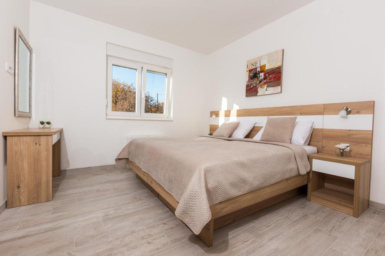 Apartmani Villa Paulo Starigrad Paklenica Eksteriør bilde