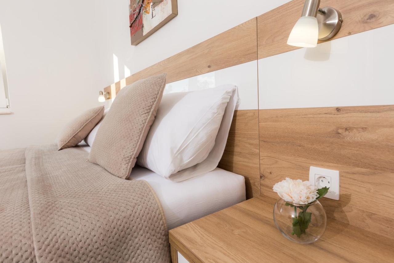 Apartmani Villa Paulo Starigrad Paklenica Eksteriør bilde