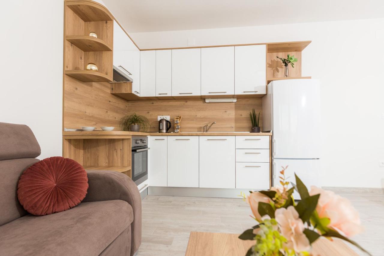 Apartmani Villa Paulo Starigrad Paklenica Eksteriør bilde