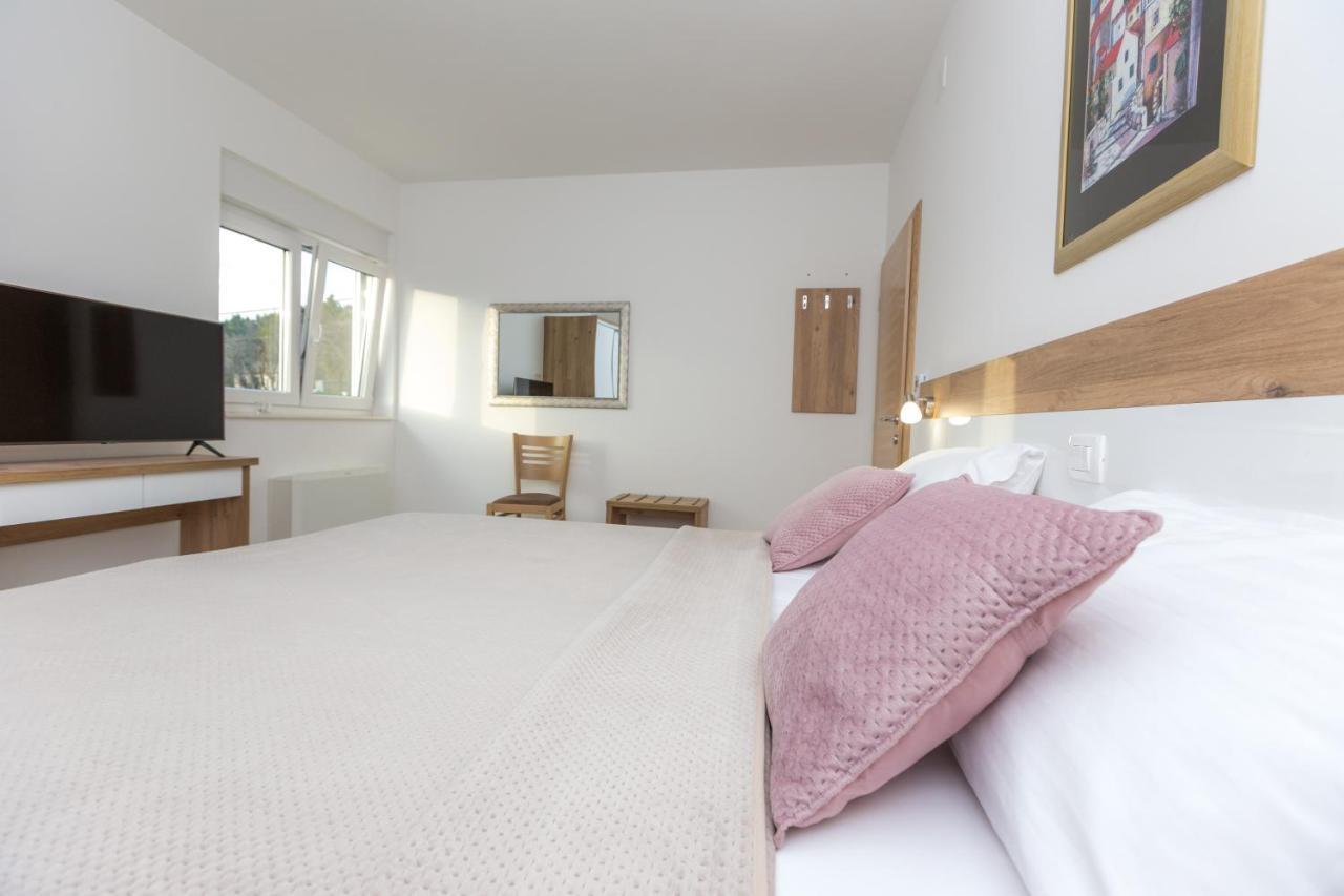 Apartmani Villa Paulo Starigrad Paklenica Eksteriør bilde