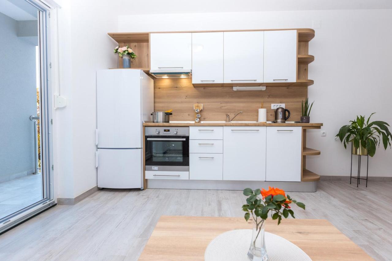 Apartmani Villa Paulo Starigrad Paklenica Eksteriør bilde