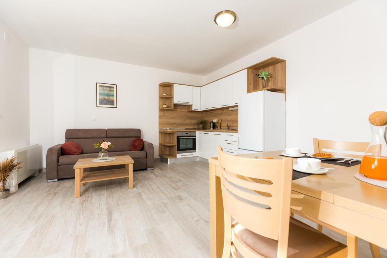 Apartmani Villa Paulo Starigrad Paklenica Eksteriør bilde