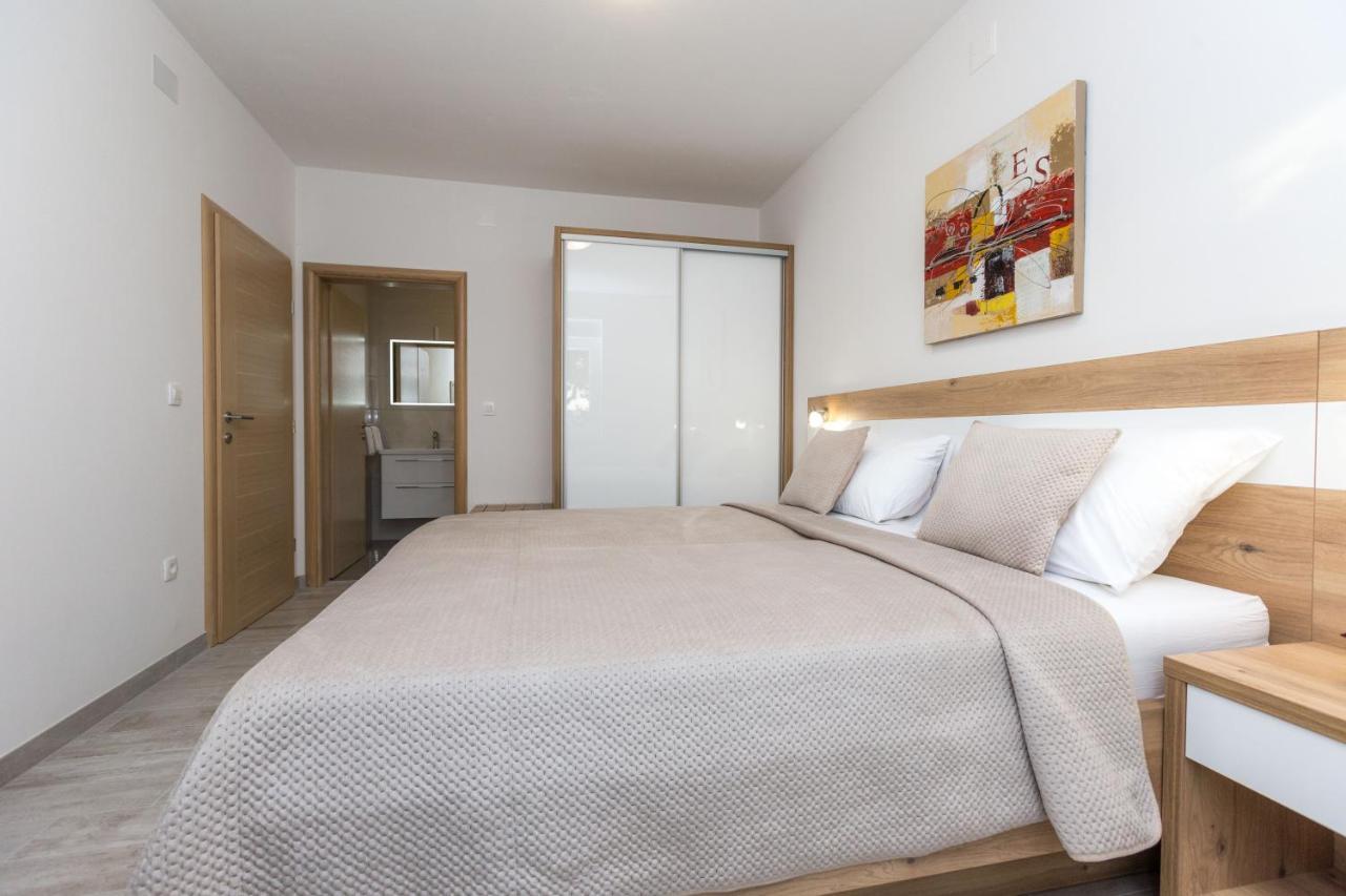 Apartmani Villa Paulo Starigrad Paklenica Eksteriør bilde