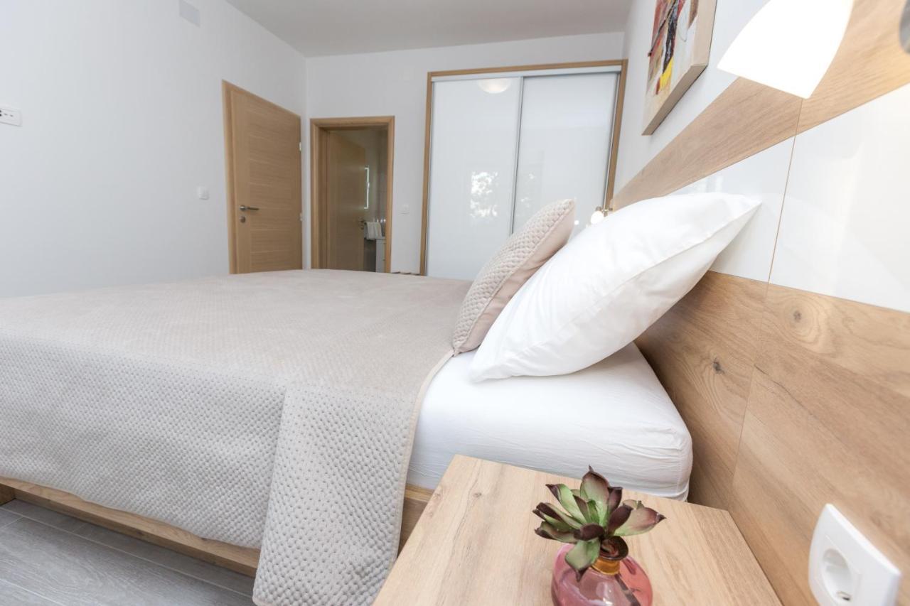 Apartmani Villa Paulo Starigrad Paklenica Eksteriør bilde