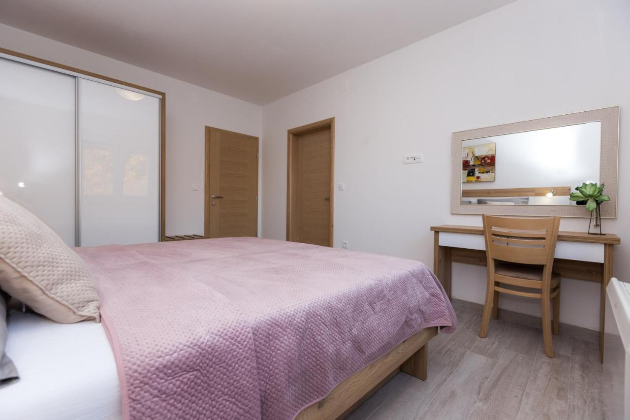 Apartmani Villa Paulo Starigrad Paklenica Eksteriør bilde